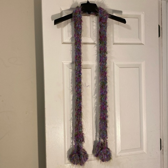 Fuzzy neck scarf - Picture 1 of 3